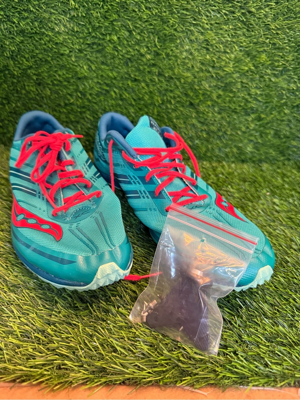 Saucony Kilkenny Teal Cross Country Athletic Sneakers with Pink Laces new 12